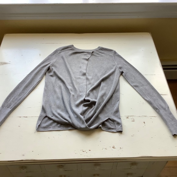 Lululemon Gray Long Sleeve Bring it Back Bend Sweater w/ Thumb Holes 6 8 ? - Picture 6 of 11